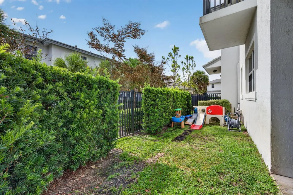 6994 Pines Circle Coconut Creek, FL 33073