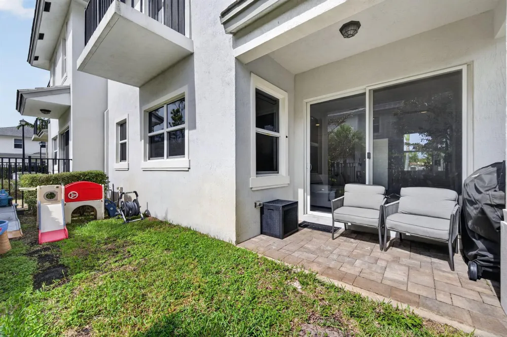 6994 Pines Circle Coconut Creek, FL 33073