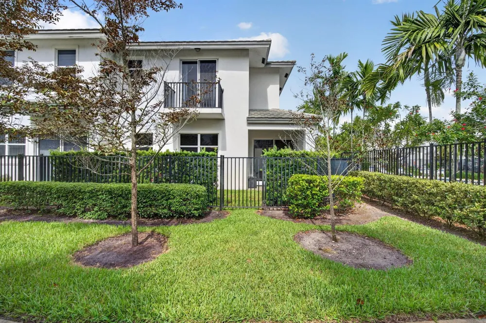 6994 Pines Circle Coconut Creek, FL 33073