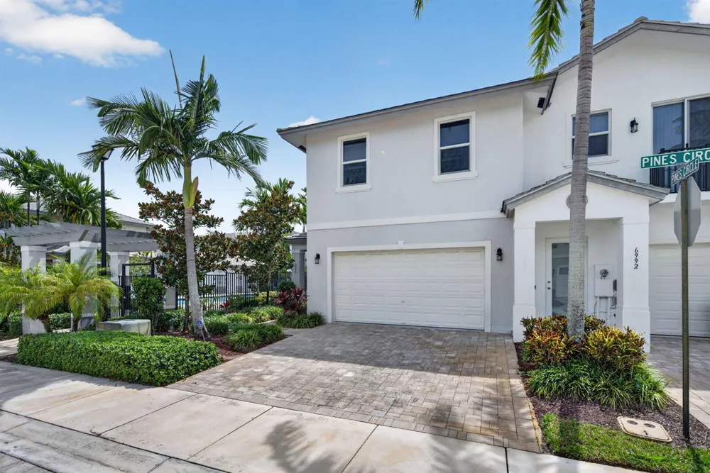 6994 Pines Circle Coconut Creek, FL 33073