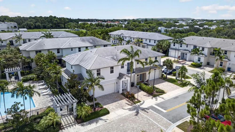 6994 Pines Circle Coconut Creek, FL 33073