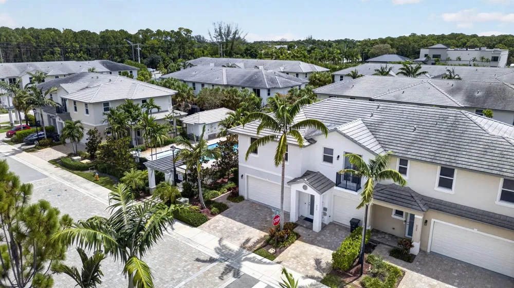 6994 Pines Circle Coconut Creek, FL 33073