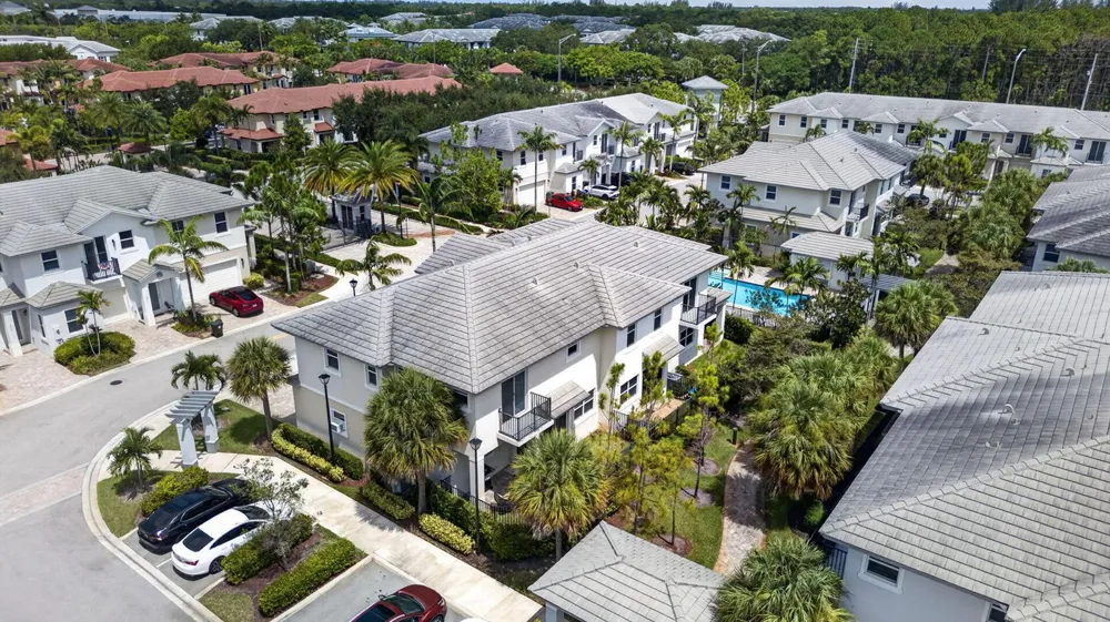 6994 Pines Circle Coconut Creek, FL 33073