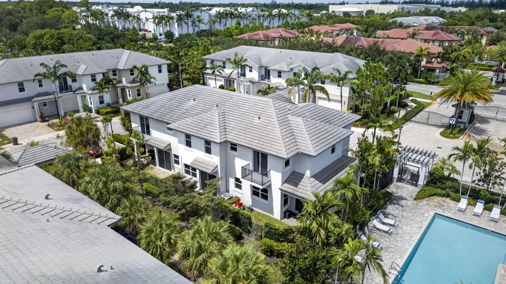 6994 Pines Circle Coconut Creek, FL 33073