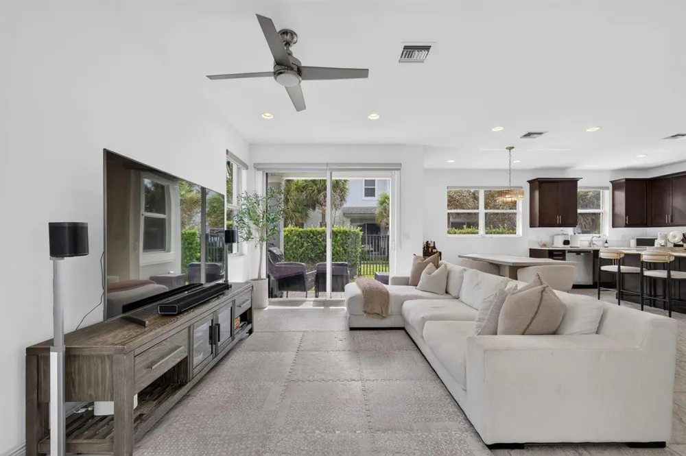 6994 Pines Circle Coconut Creek, FL 33073