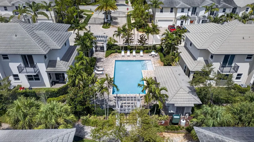 6994 Pines Circle Coconut Creek, FL 33073