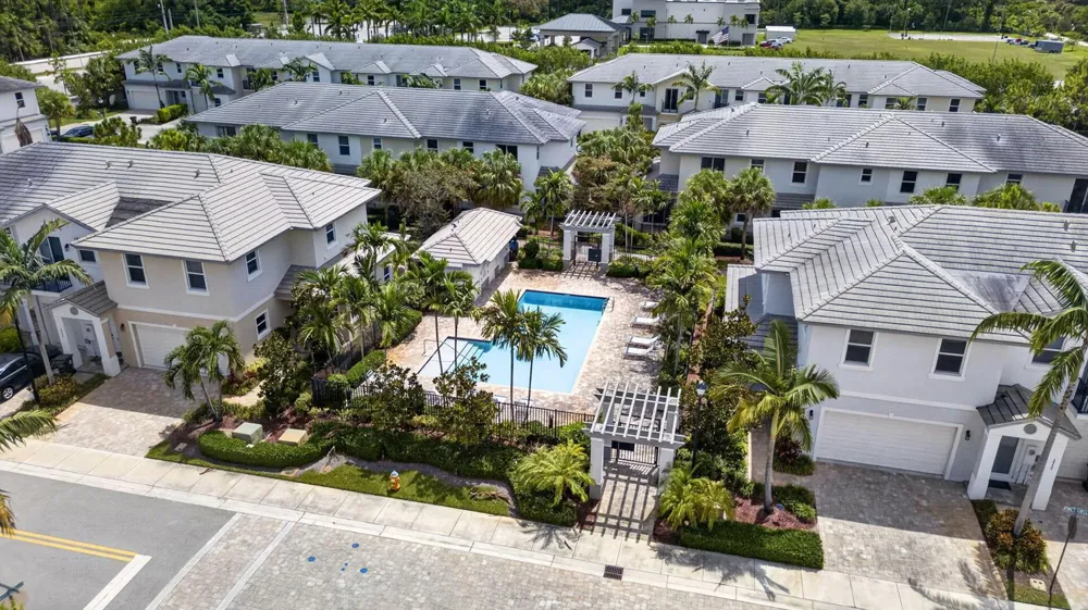 6994 Pines Circle Coconut Creek, FL 33073