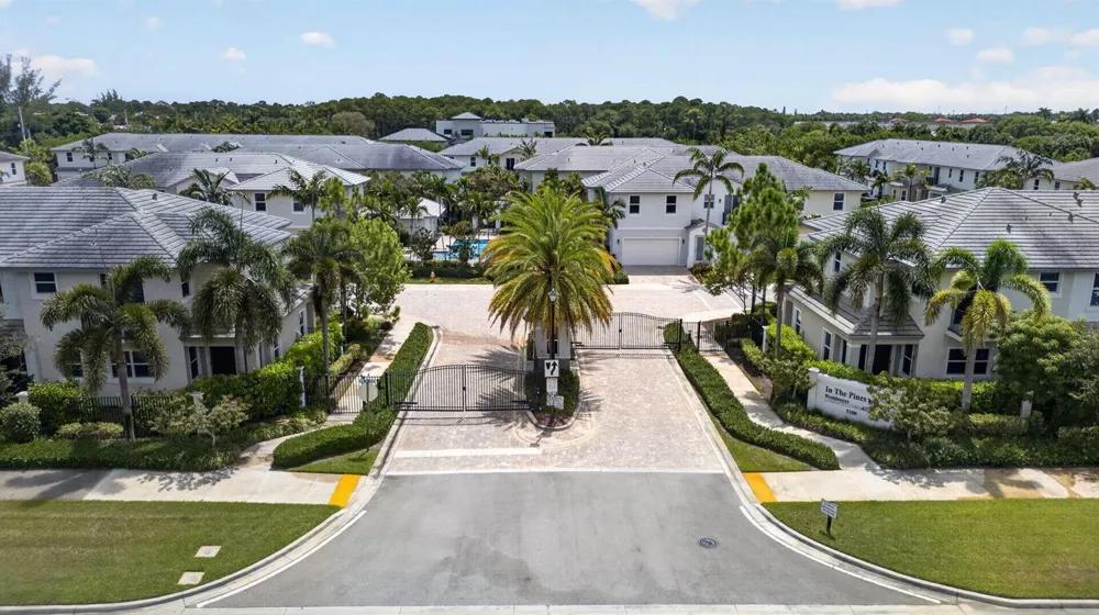 6994 Pines Circle Coconut Creek, FL 33073
