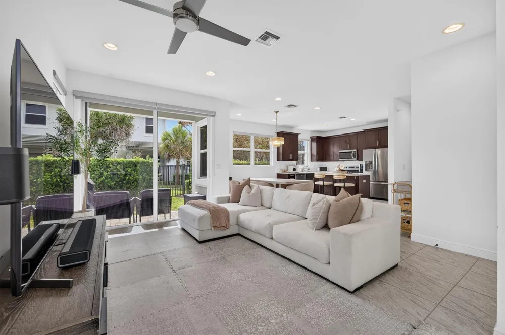 6994 Pines Circle Coconut Creek, FL 33073