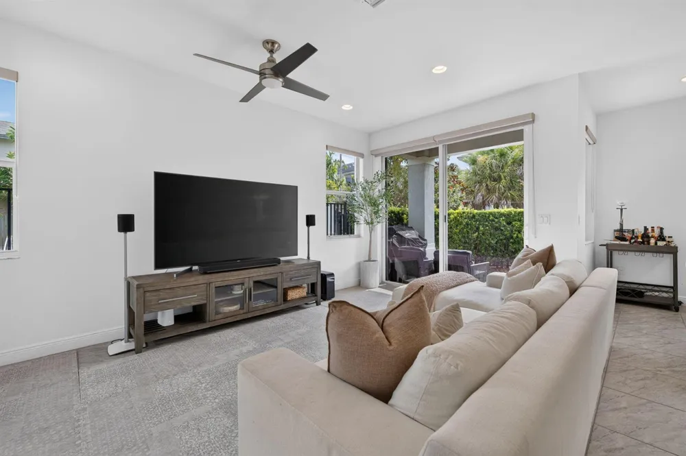 6994 Pines Circle Coconut Creek, FL 33073