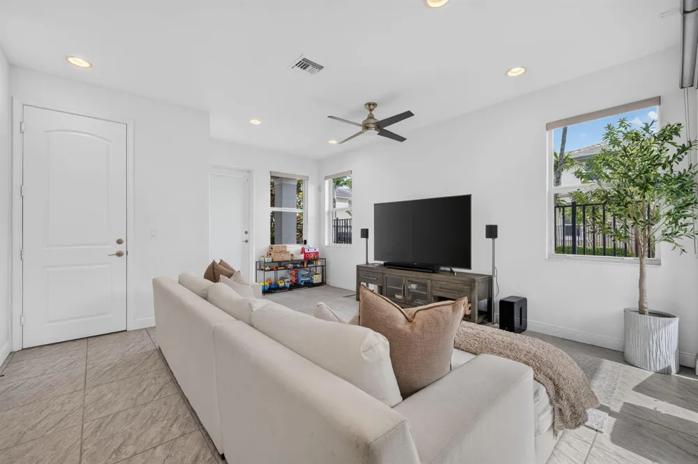 6994 Pines Circle Coconut Creek, FL 33073