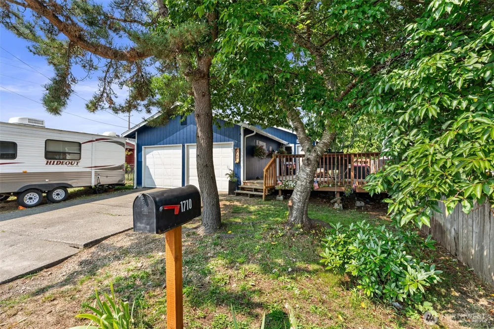 1710 W Young Street Elma, WA 98541
