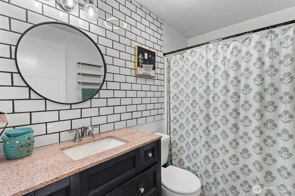 1710 W Young Street Elma, WA 98541