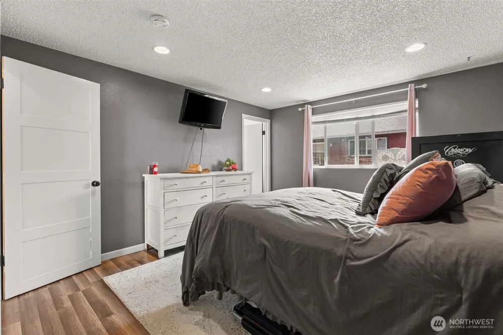 1710 W Young Street Elma, WA 98541