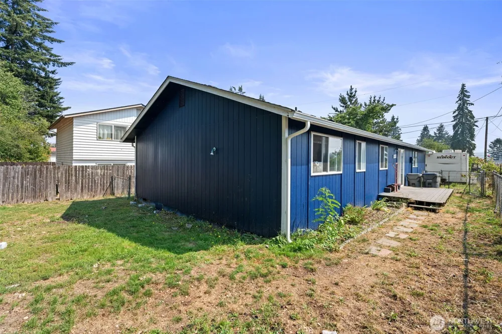 1710 W Young Street Elma, WA 98541
