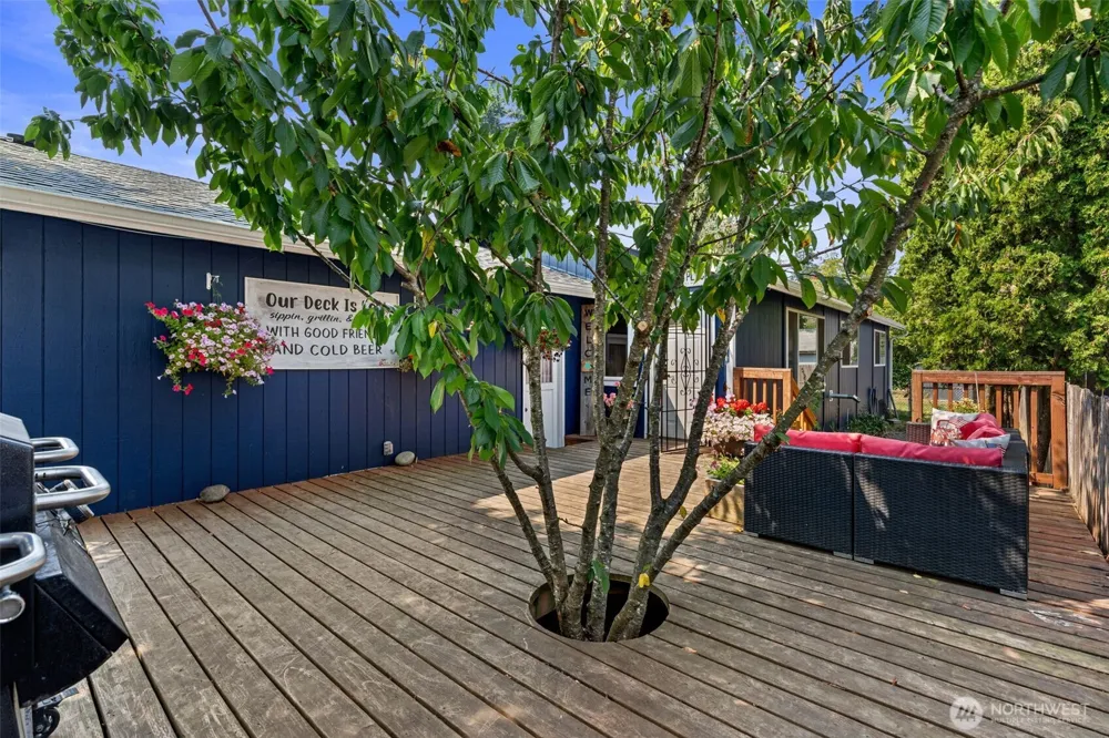 1710 W Young Street Elma, WA 98541