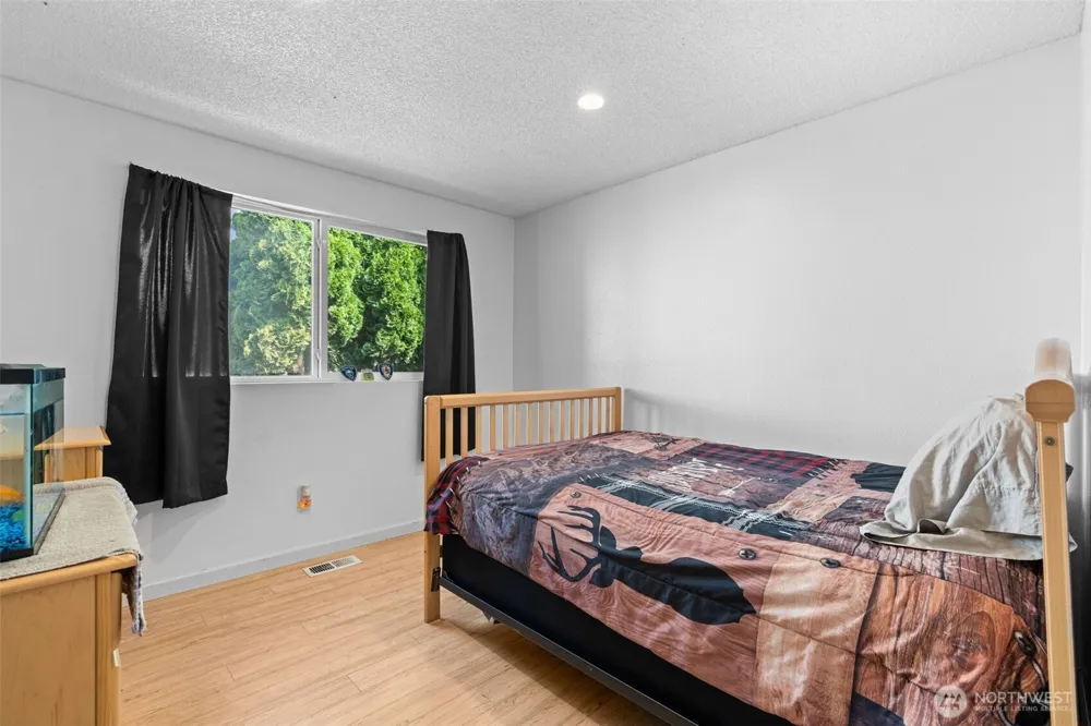 1710 W Young Street Elma, WA 98541