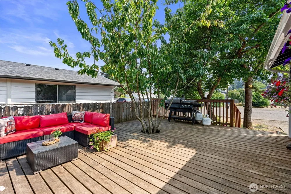 1710 W Young Street Elma, WA 98541