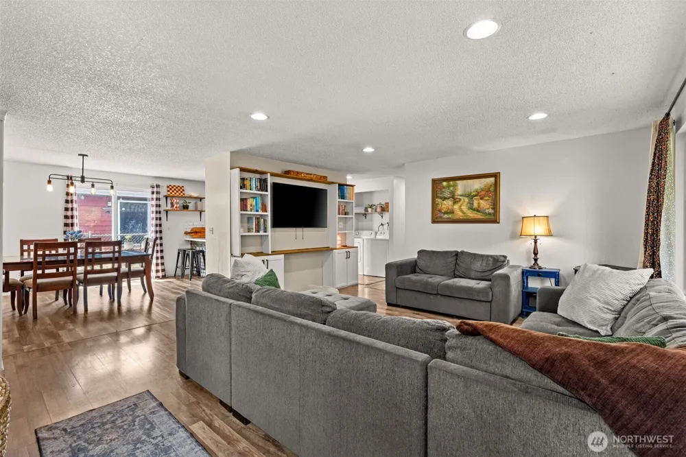 1710 W Young Street Elma, WA 98541
