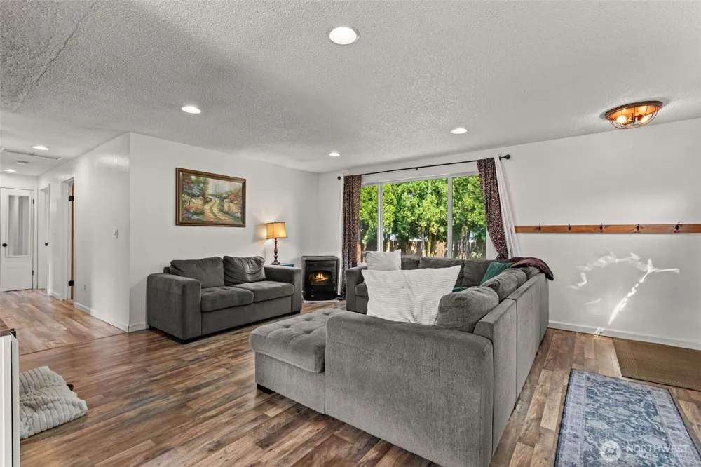 1710 W Young Street Elma, WA 98541