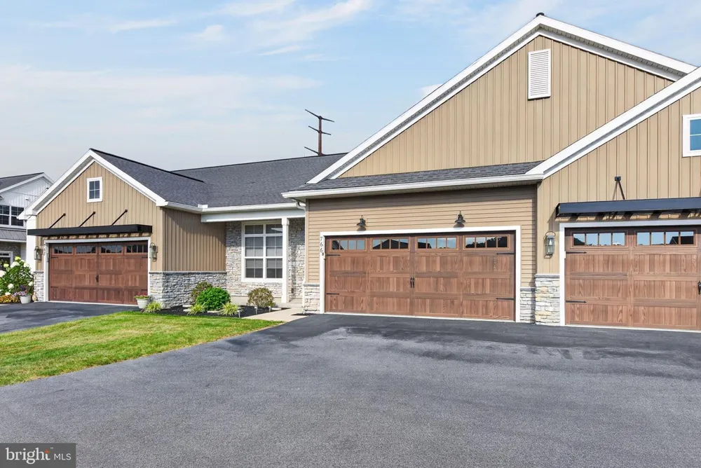 766 AURORA DRIVE Mechanicsburg, PA 17055