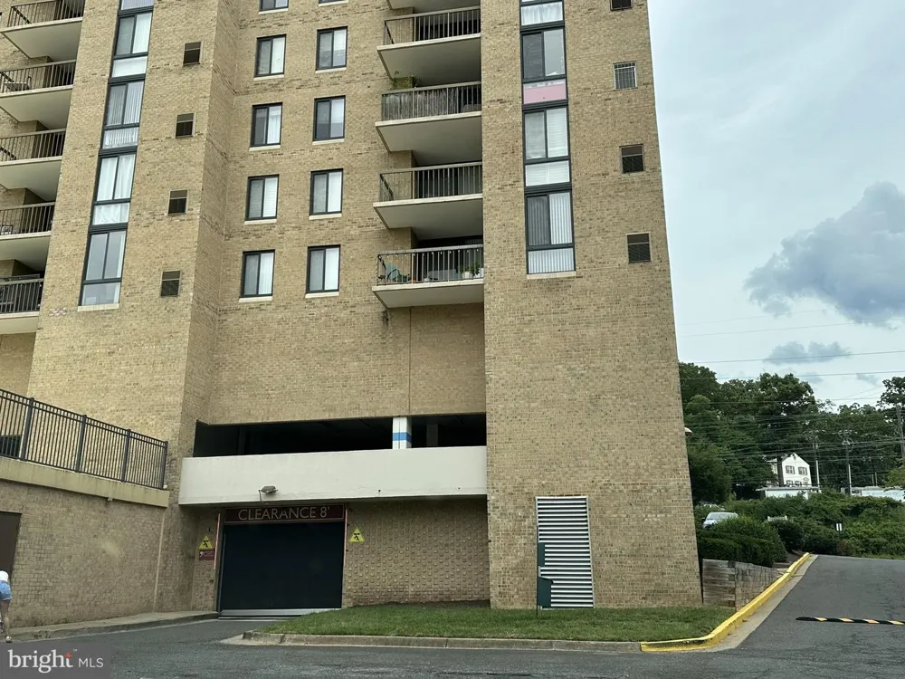4500 S FOUR MILE RUN DRIVE #424 Arlington, VA 22204