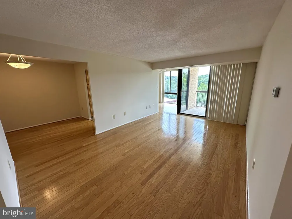 4500 S FOUR MILE RUN DRIVE #424 Arlington, VA 22204