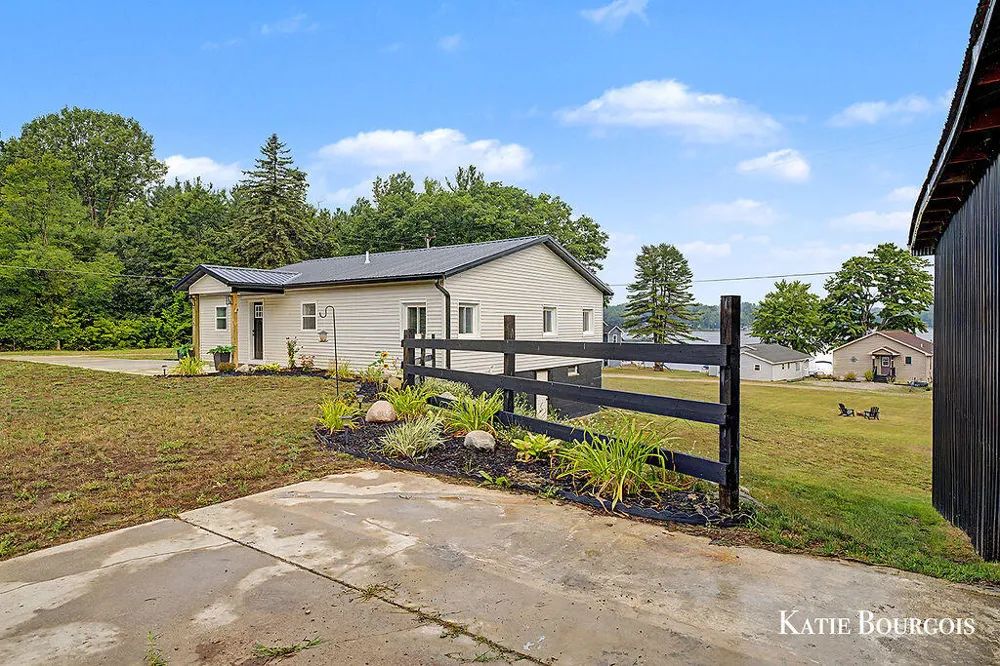 7510 Taft Road Mecosta, MI 49332