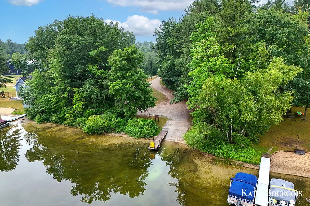 7510 Taft Road Mecosta, MI 49332