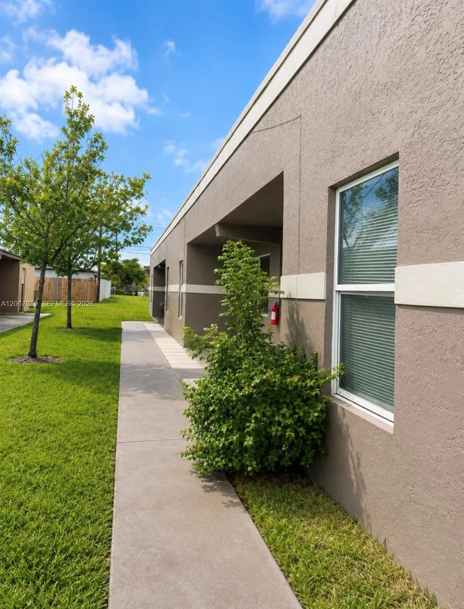 272 SW 3rd St #A-D Deerfield Beach, FL 33441