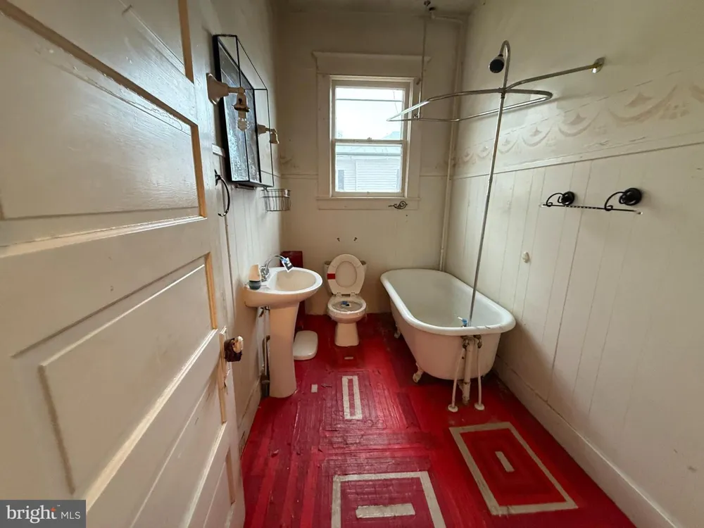110 MAIN STREET Edinburg, VA 22824