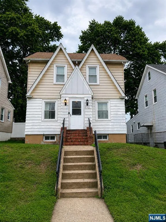239 8th Avenue Paterson, NJ 07514