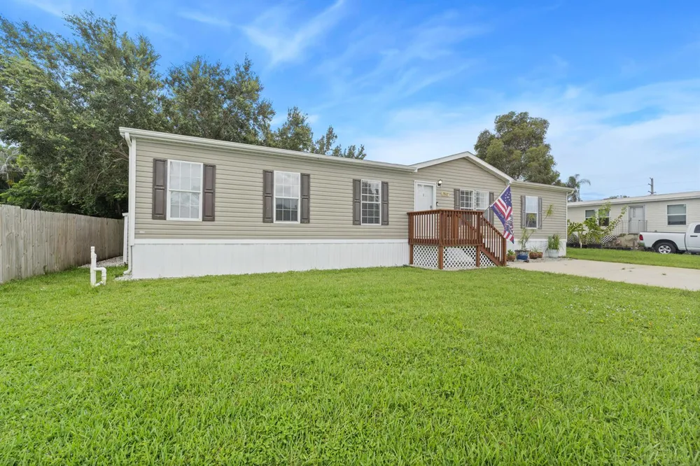 2802 SE JANET STREET Stuart, FL 34997