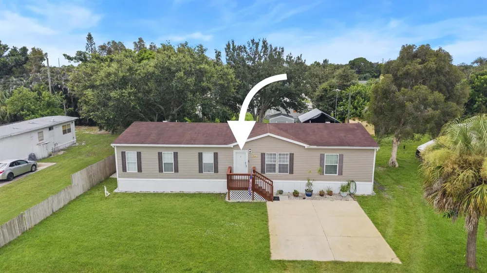 2802 SE JANET STREET Stuart, FL 34997