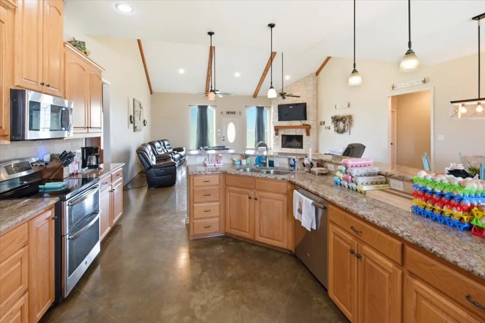411 6th Street Coolidge, TX 76635