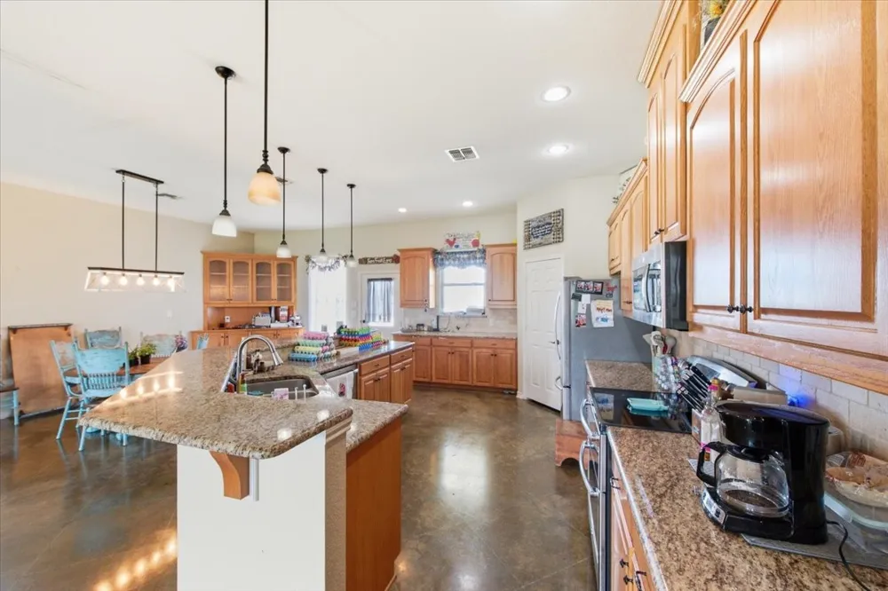 411 6th Street Coolidge, TX 76635