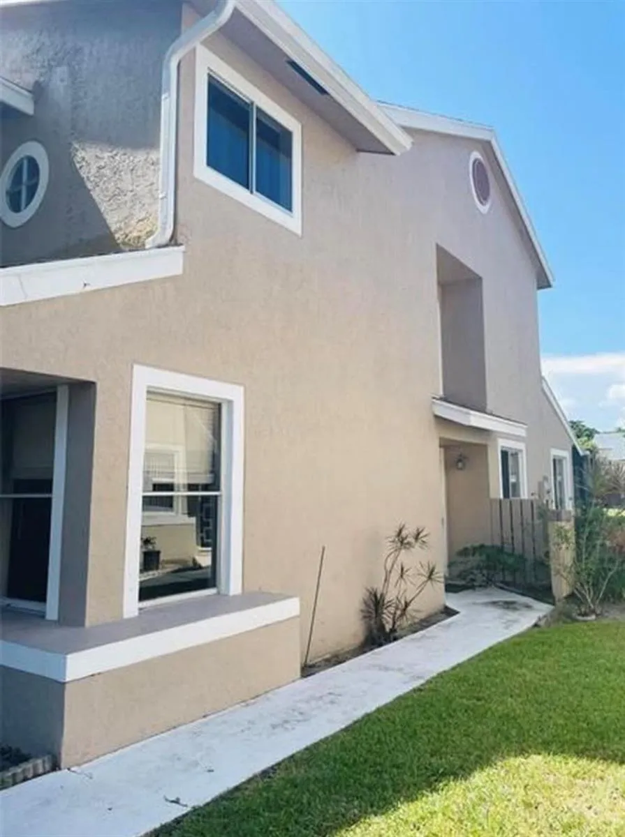 1877 DISCOVERY WAY Deerfield Beach, FL 33442