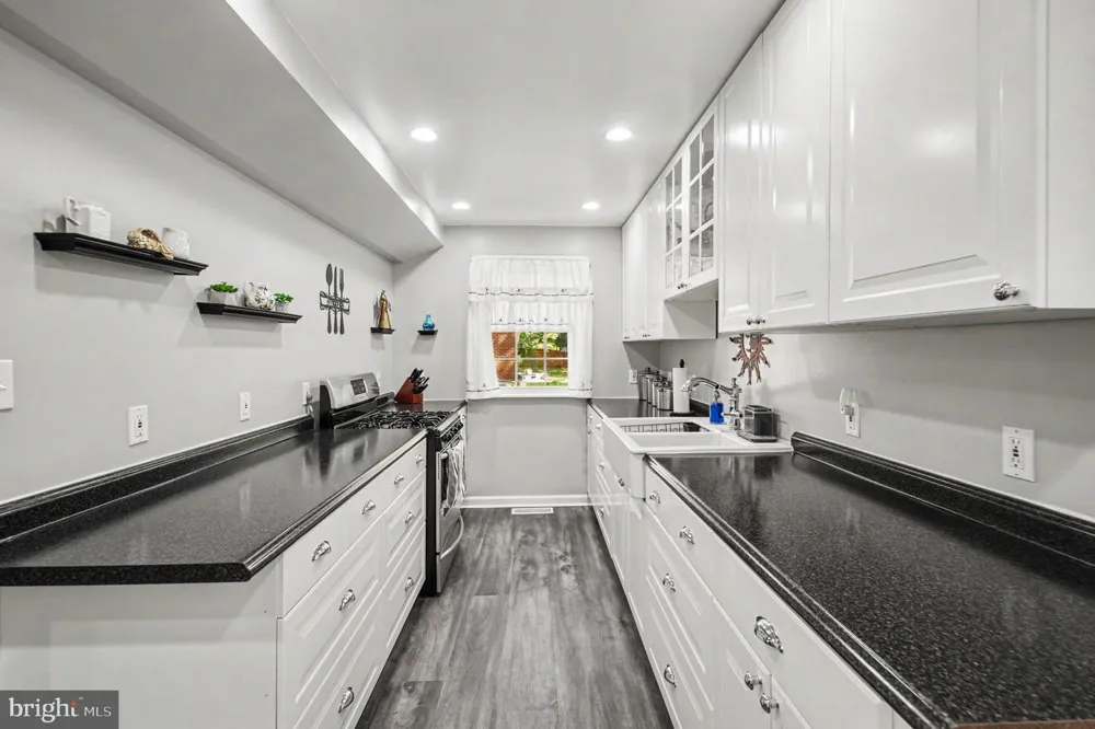 14337 BELLEVILLE AVENUE Woodbridge, VA 22193