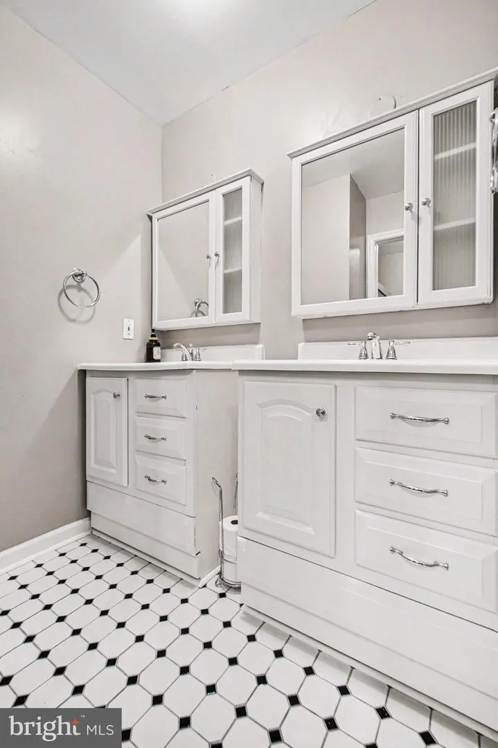 14337 BELLEVILLE AVENUE Woodbridge, VA 22193