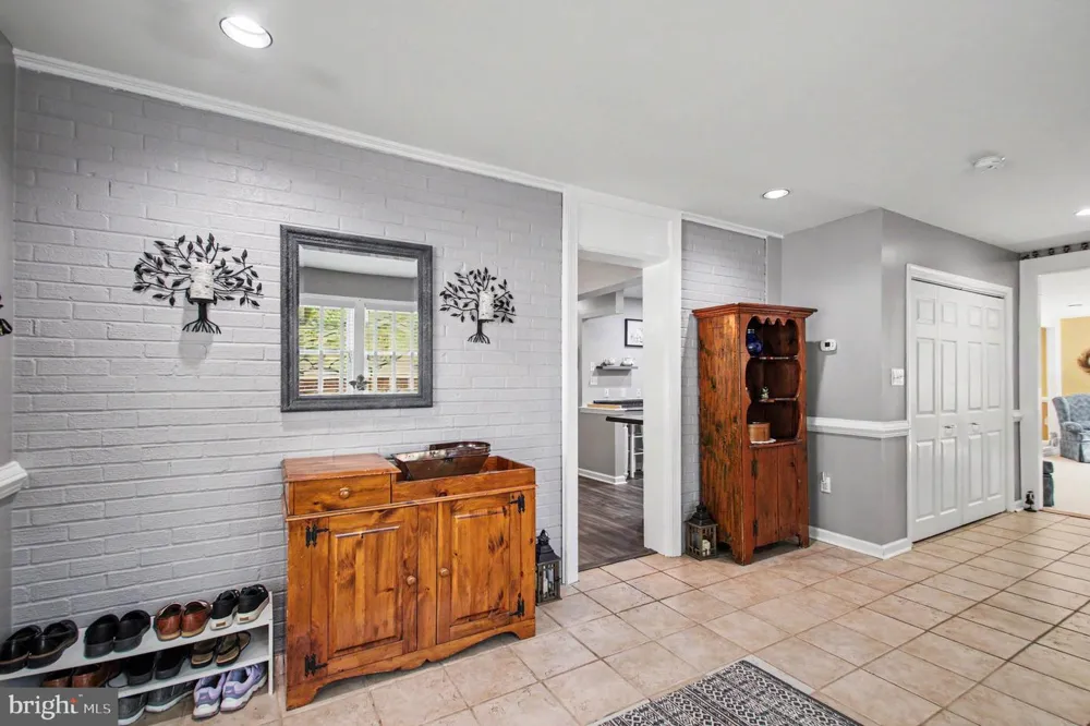 14337 BELLEVILLE AVENUE Woodbridge, VA 22193