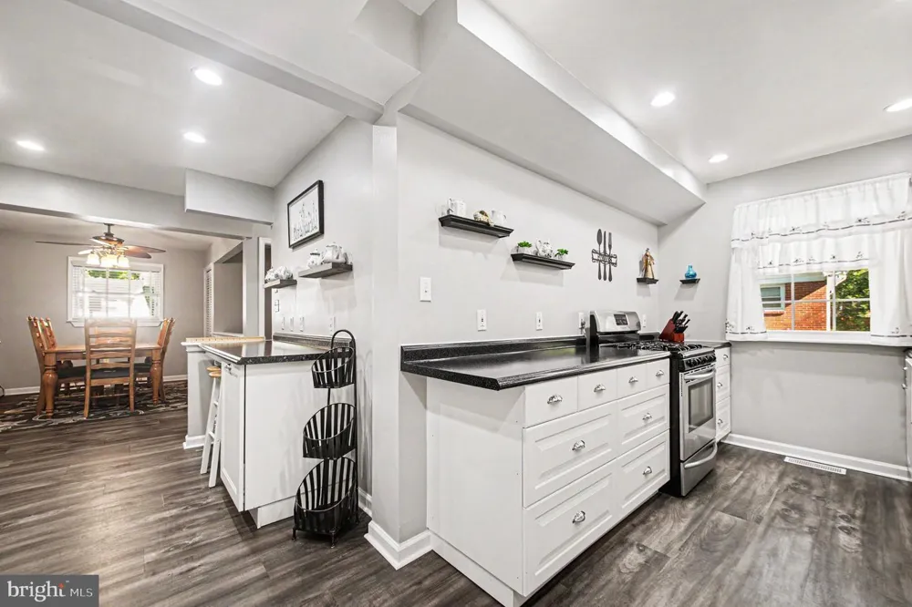 14337 BELLEVILLE AVENUE Woodbridge, VA 22193