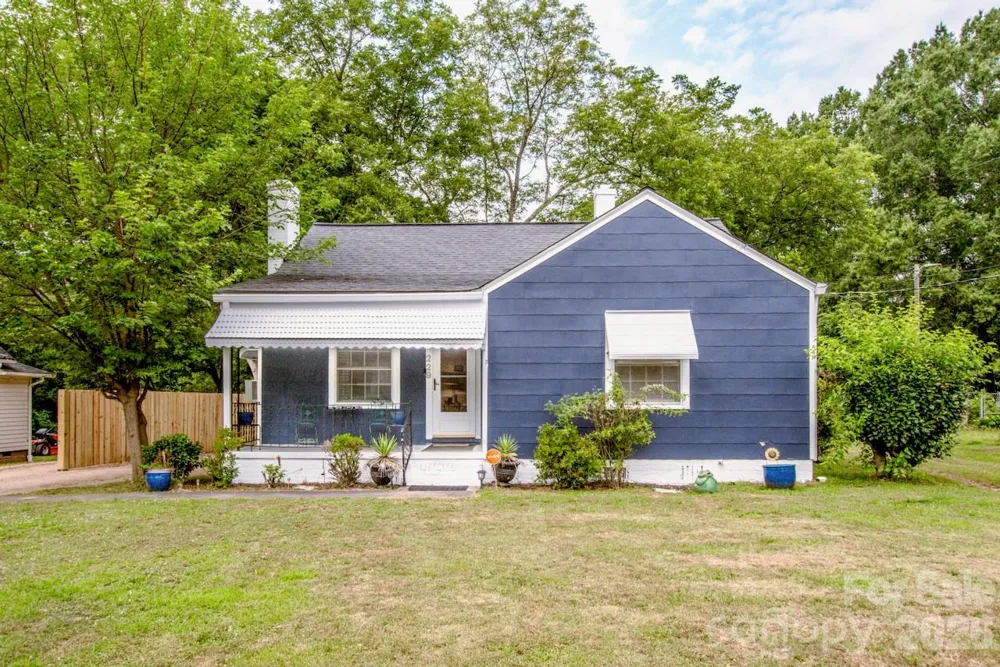 229 E Mcneely Avenue Mooresville, NC 28115