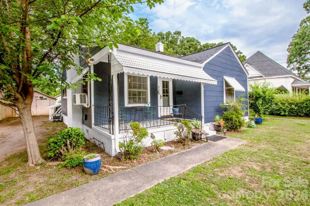 229 E Mcneely Avenue Mooresville, NC 28115