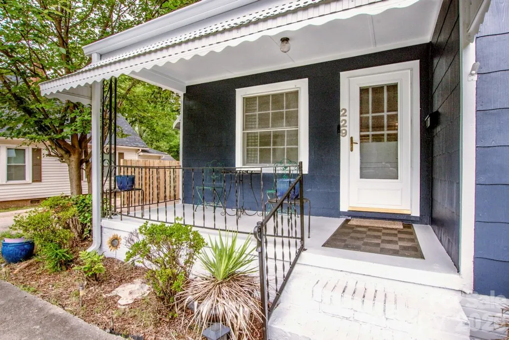 229 E Mcneely Avenue Mooresville, NC 28115