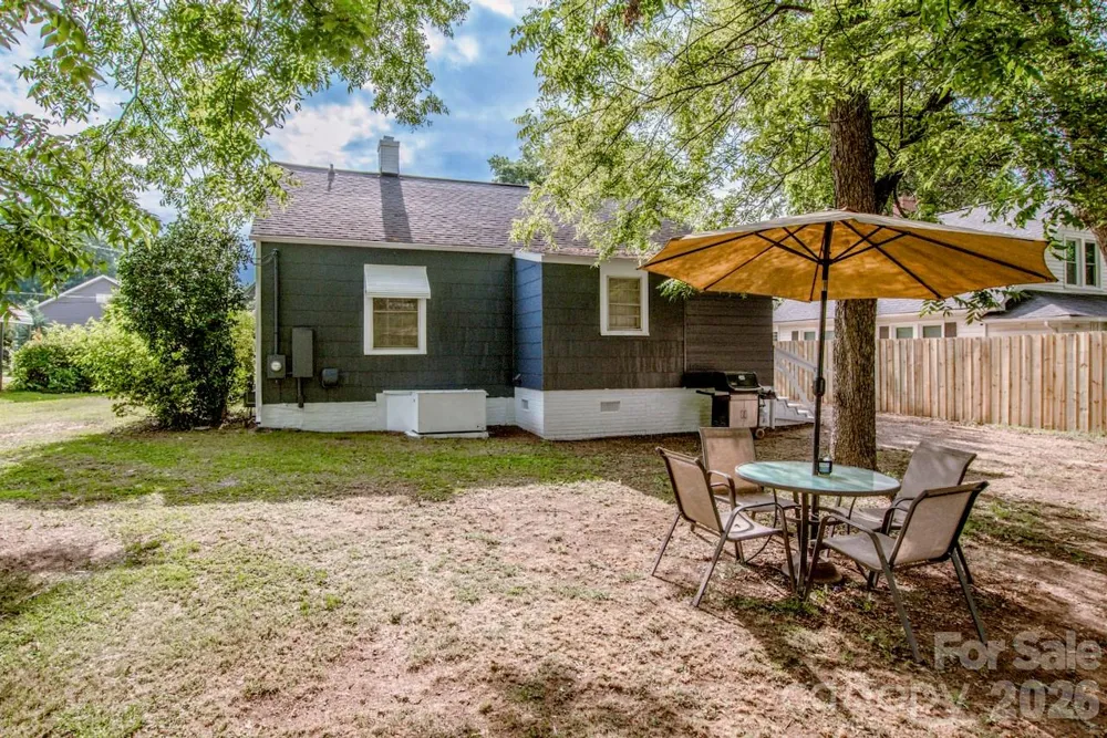 229 E Mcneely Avenue Mooresville, NC 28115