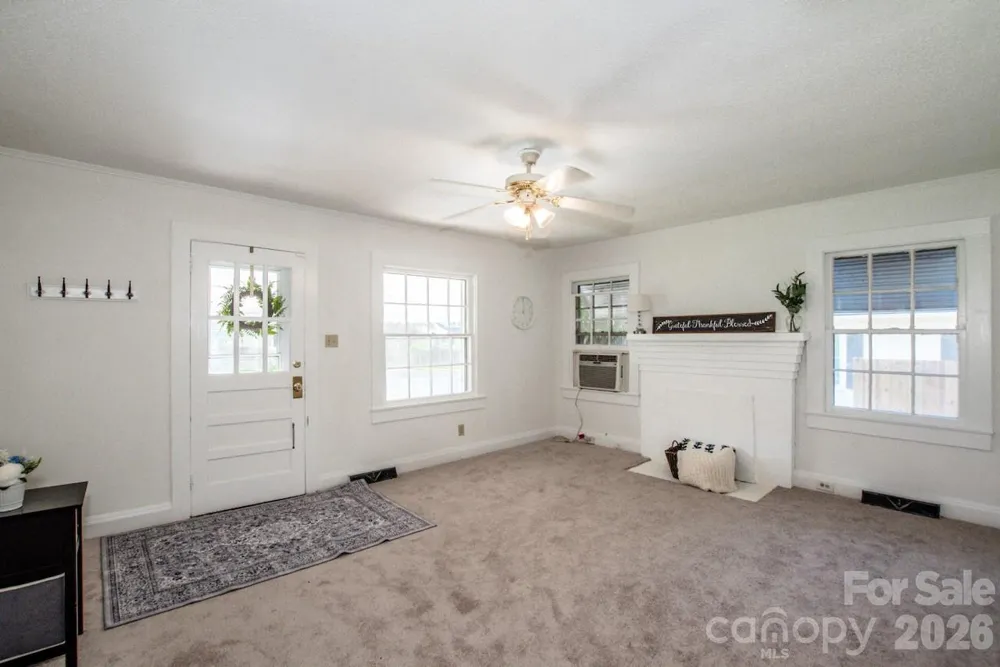 229 E Mcneely Avenue Mooresville, NC 28115