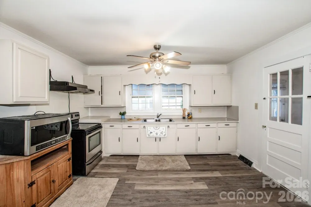 229 E Mcneely Avenue Mooresville, NC 28115