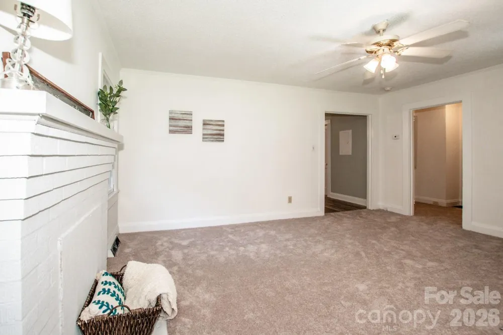 229 E Mcneely Avenue Mooresville, NC 28115