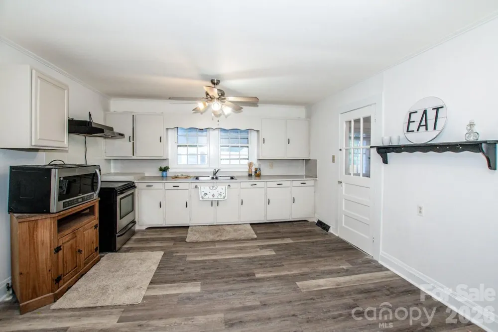 229 E Mcneely Avenue Mooresville, NC 28115