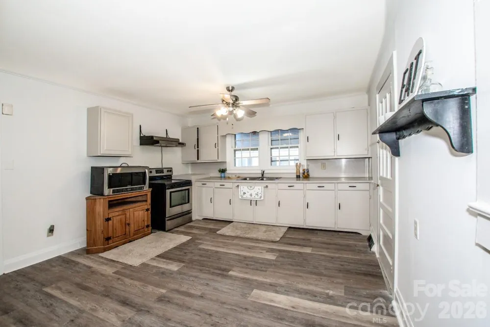 229 E Mcneely Avenue Mooresville, NC 28115